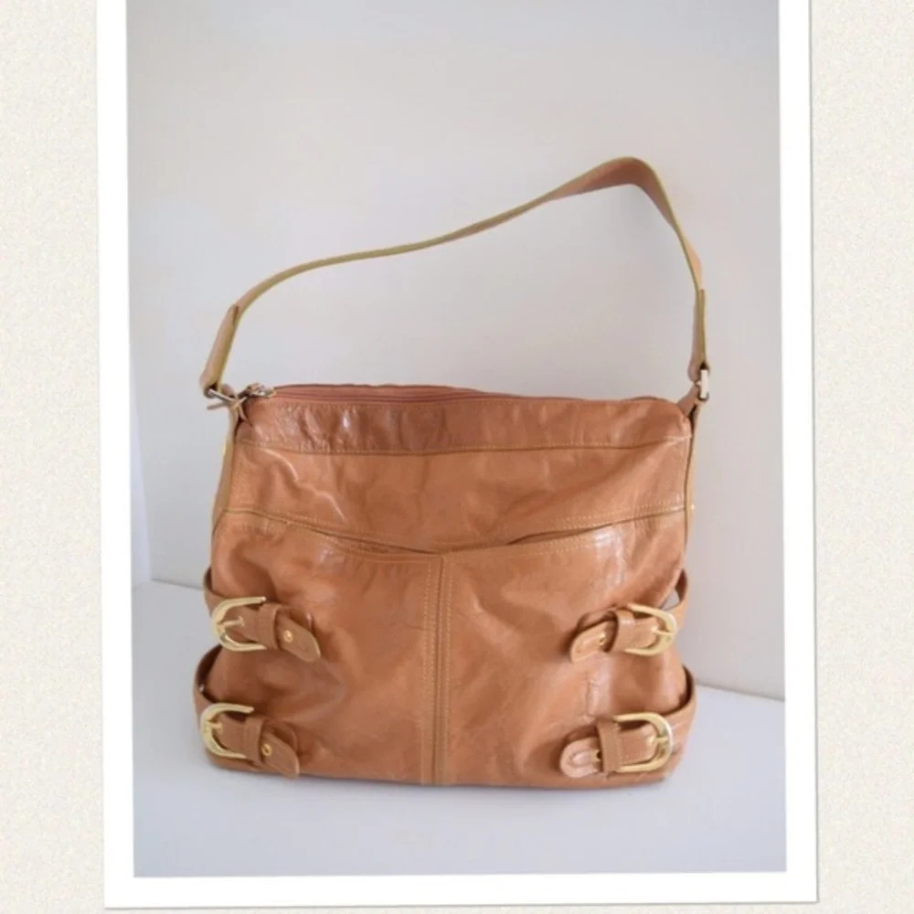 Maxximum leather shoulder bag